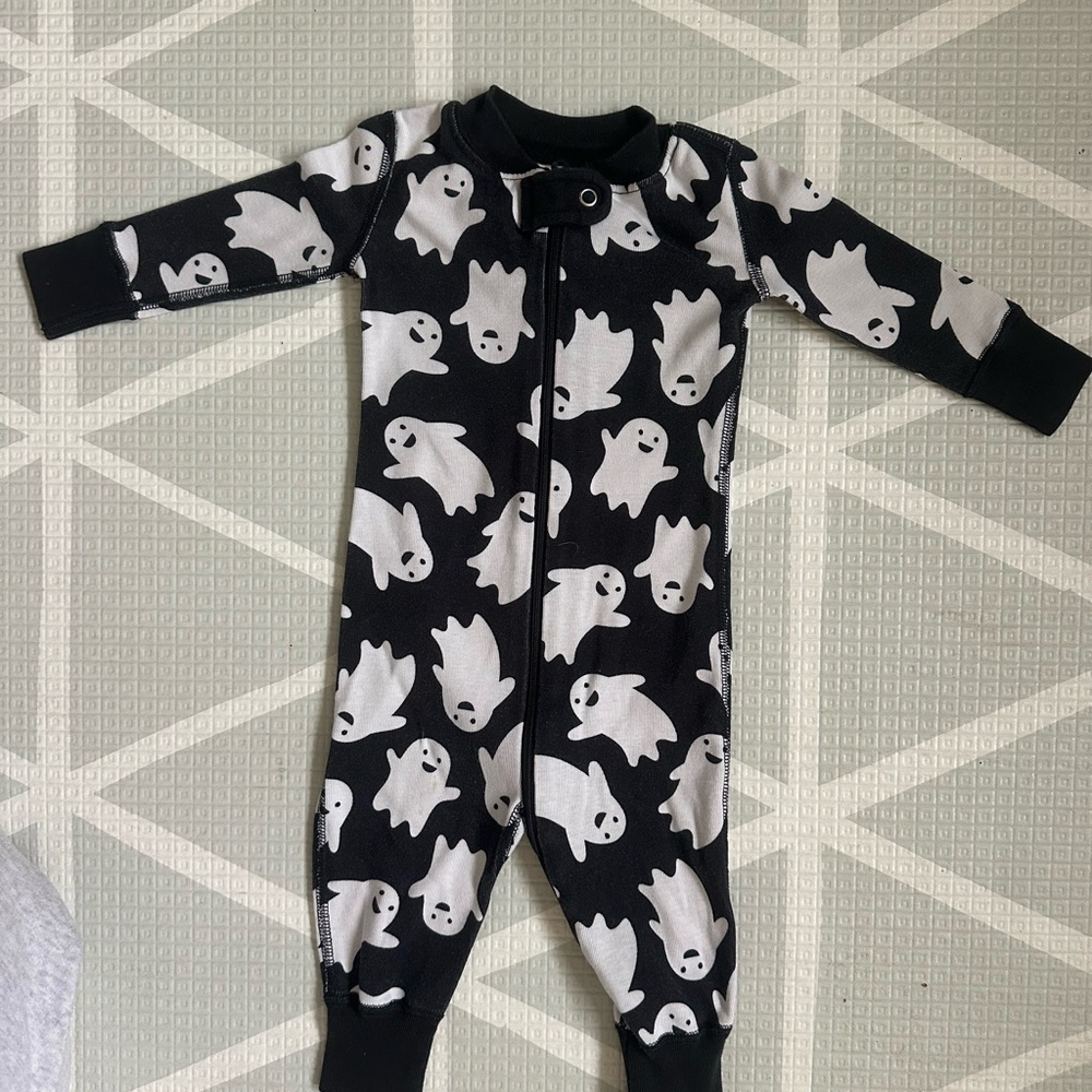 Hanna Andersson Black and White Ghost Print Kids Footie
